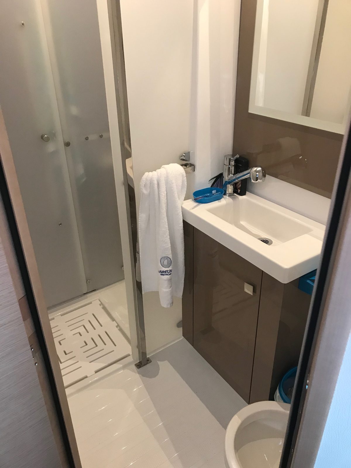 Eigenes Bad mit separater Dusche
